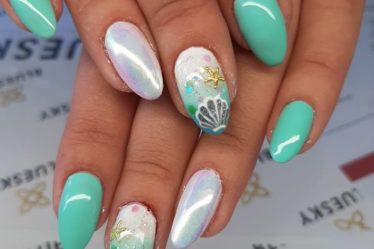 Colorful manicure summer